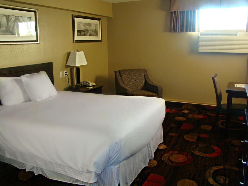 Stonebridge Hotel Fort Mcmurray Room photo